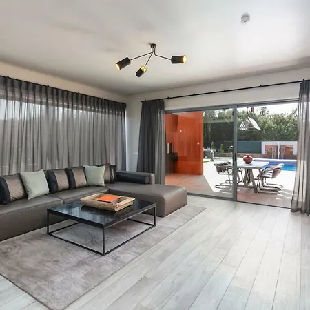 Luxuosa Moradia V4, Cond. L'orangerie, Vilamoura Βίλα